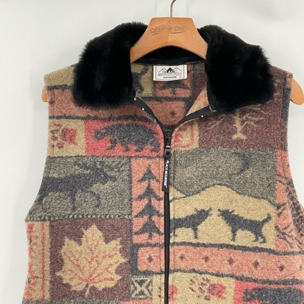Black Mountain Outdoor Fleece Vest, W/Faux Fur Collar Size Small K19 - Picture 2 of 5